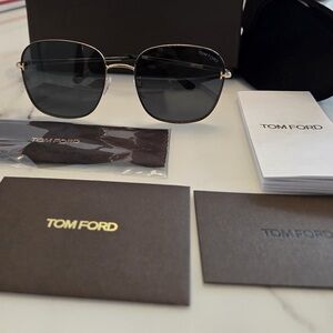 TomFord Grey Blue Square Unisex Sunglasses FT0888-K WITH ADJUSTABLE NOSE PADS